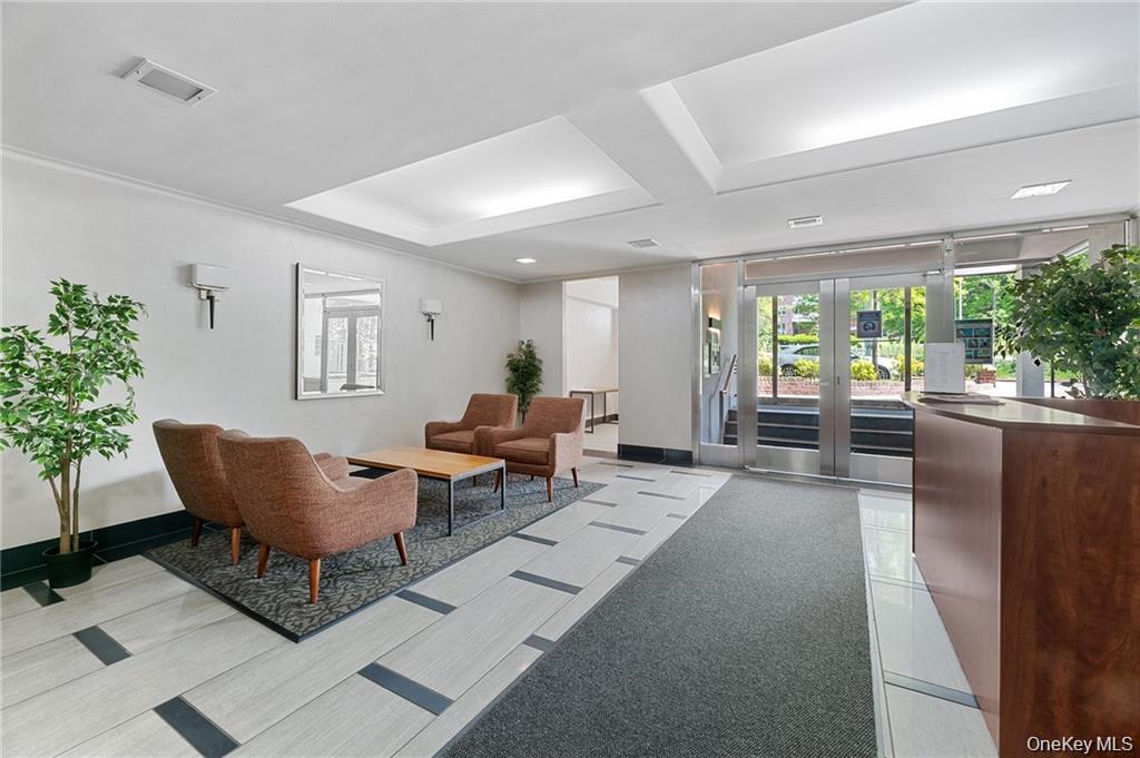2711 Henry Hudson Parkway W, Unit 6D photo 2