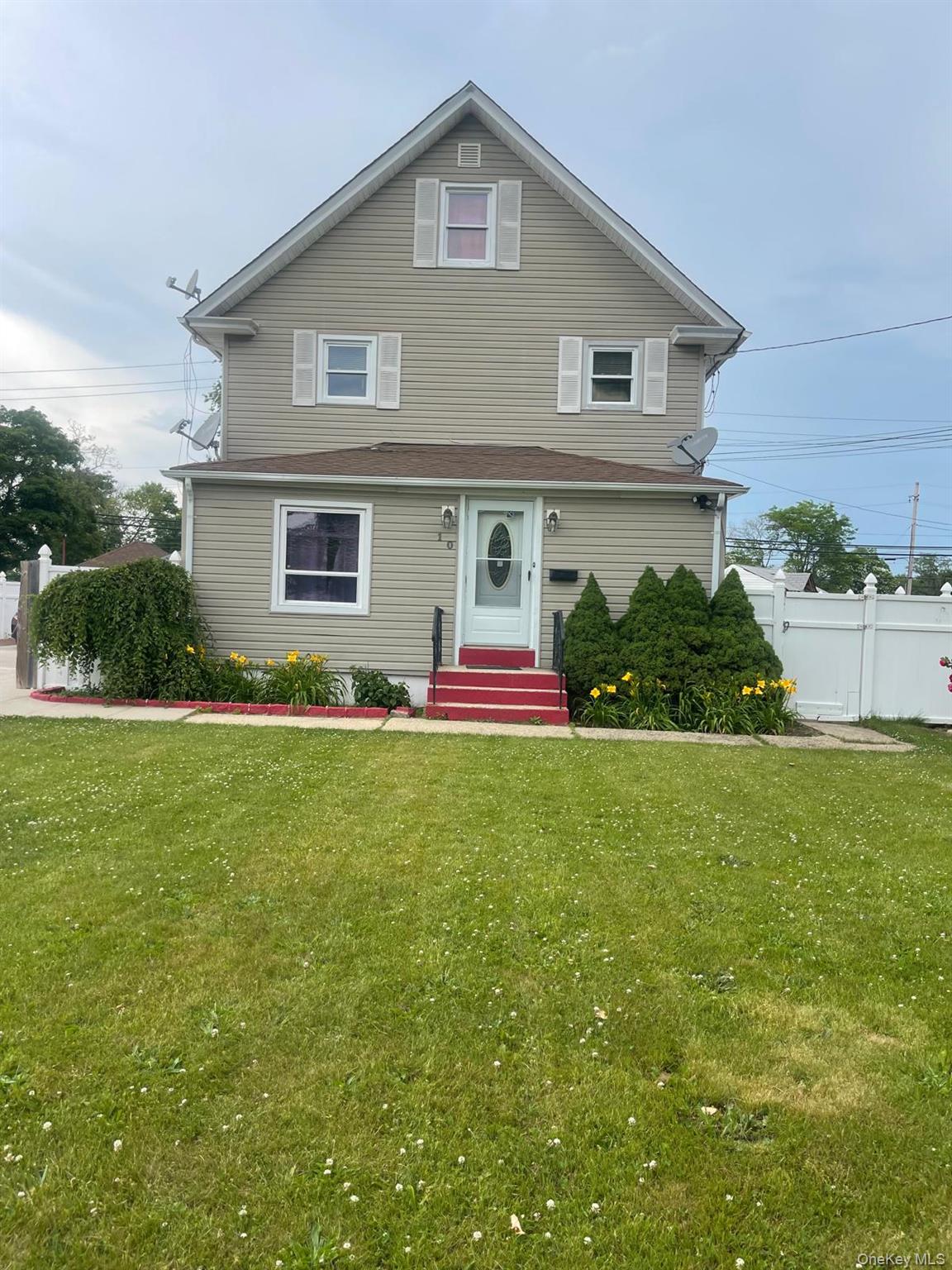 10 1st Avenue – For Sale