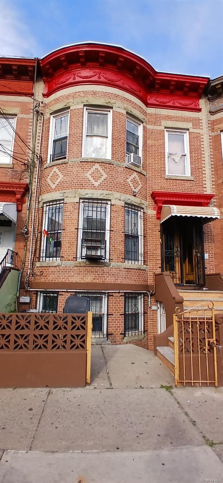 217 Hemlock Street – For Sale