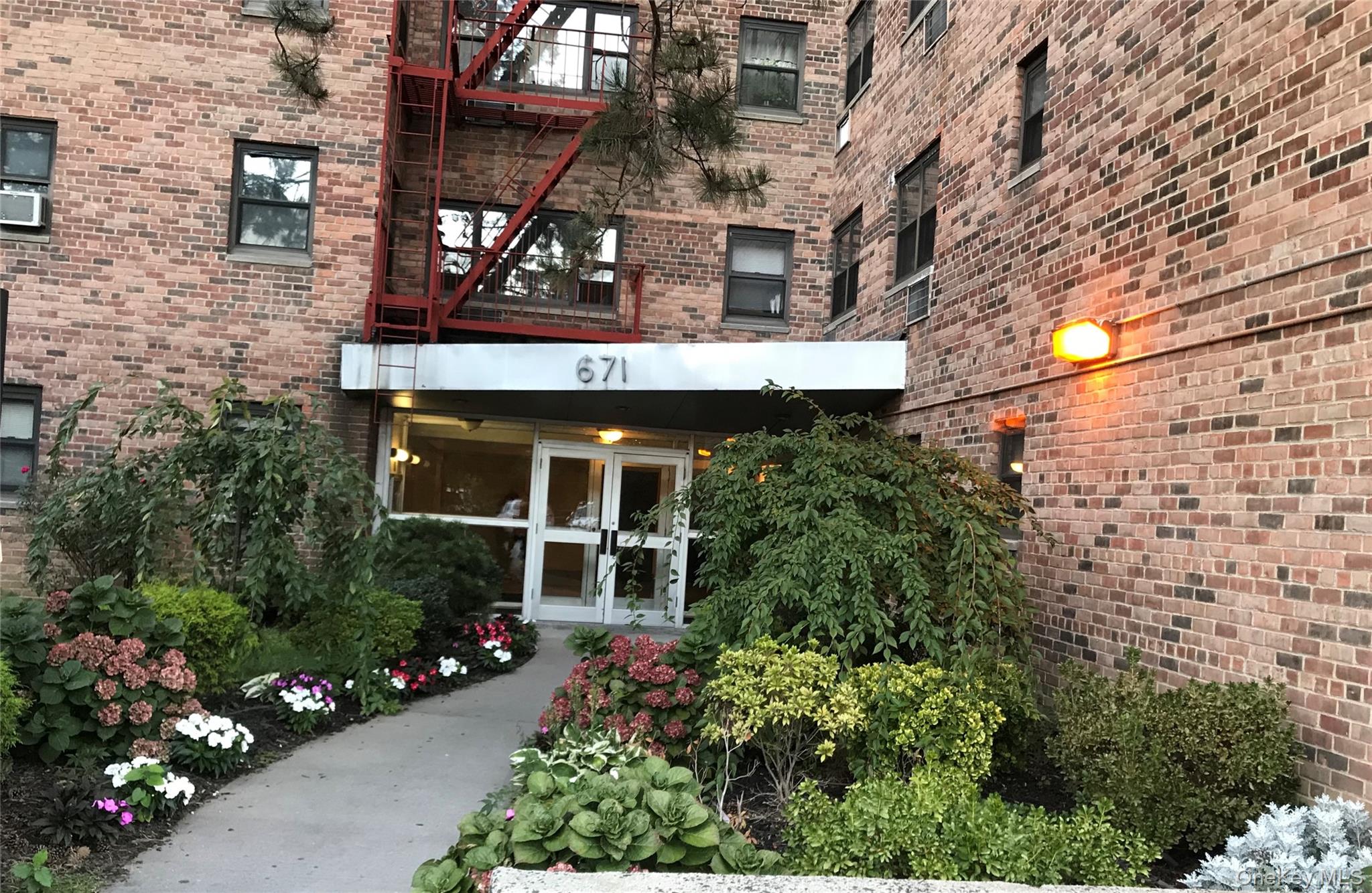 671 Bronx River Road, Unit 6G