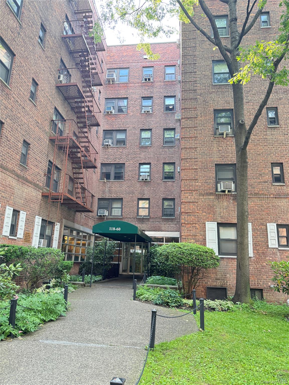 118-60 Metropolitan Avenue, Unit 1J photo 2