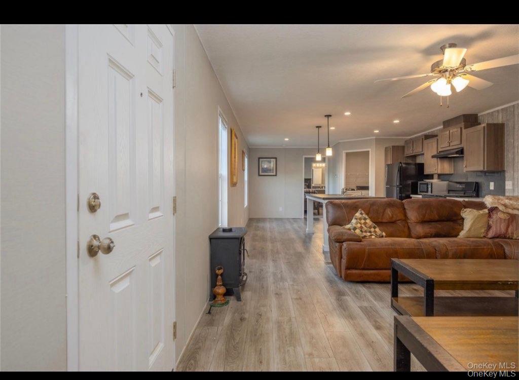 37 Windward Way – For Sale photo 2