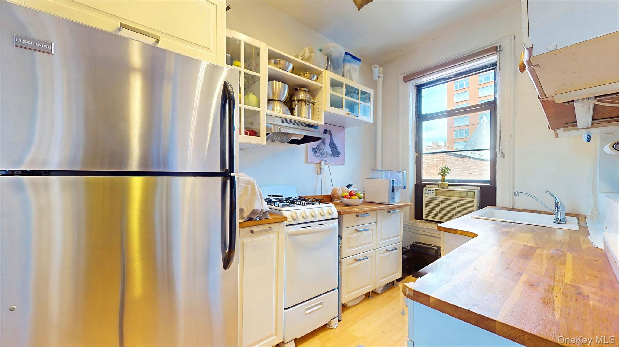 4-6 W 105th Street, Unit 6A photo 24