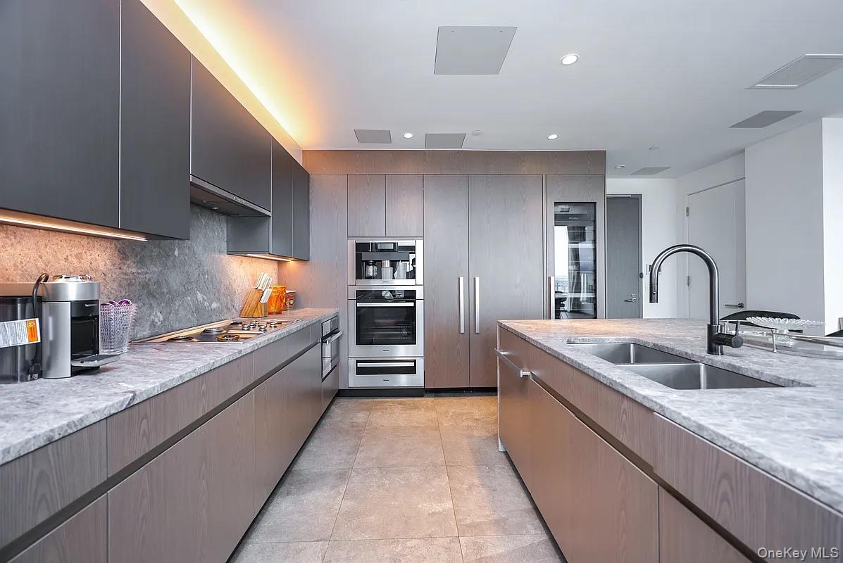 133-36 37th Avenue, Unit PH3B photo 4