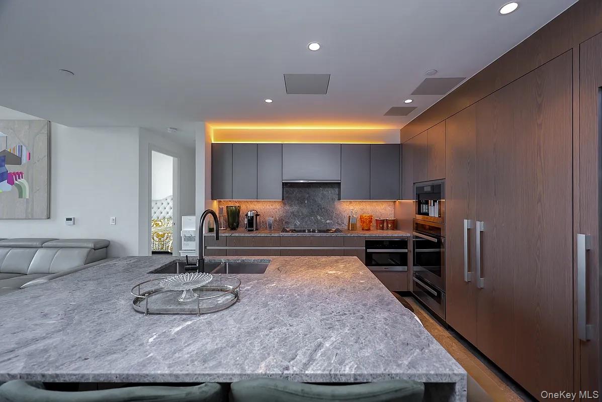 133-36 37th Avenue, Unit PH3B photo 3