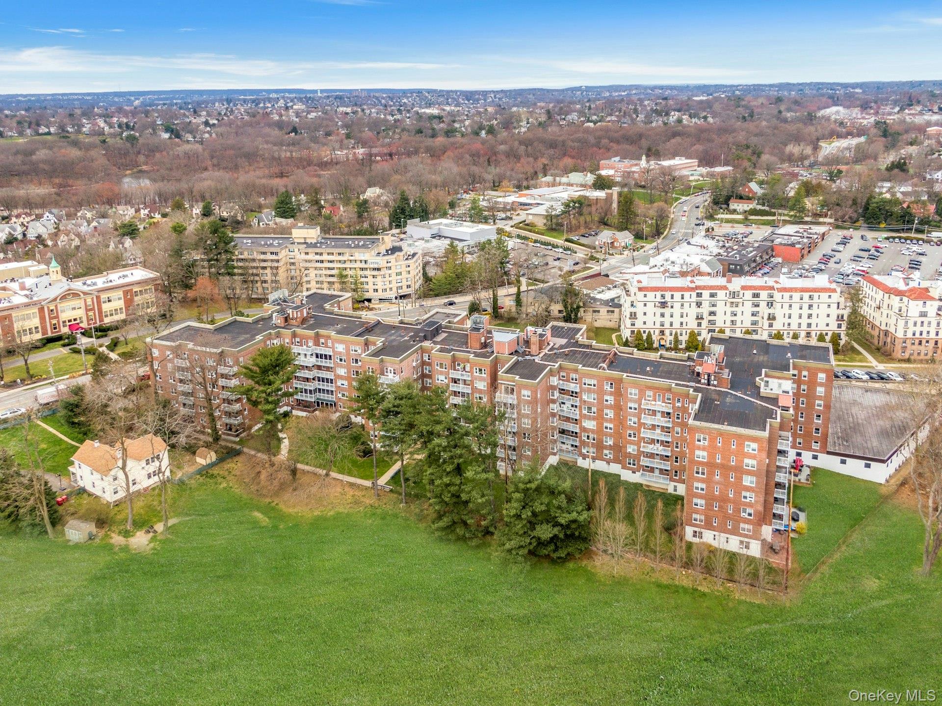 1255 North Avenue, Unit B-4j