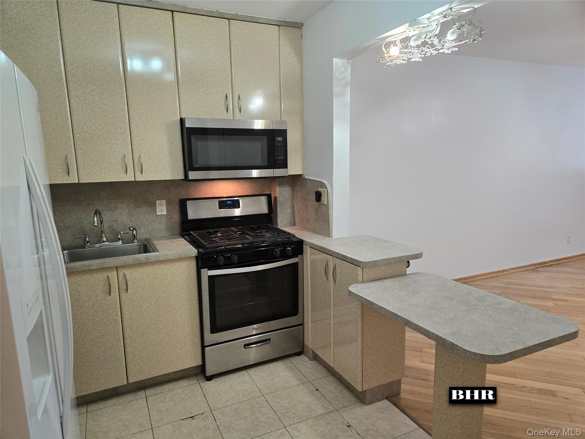 150 W End Avenue, Unit 3E photo 3