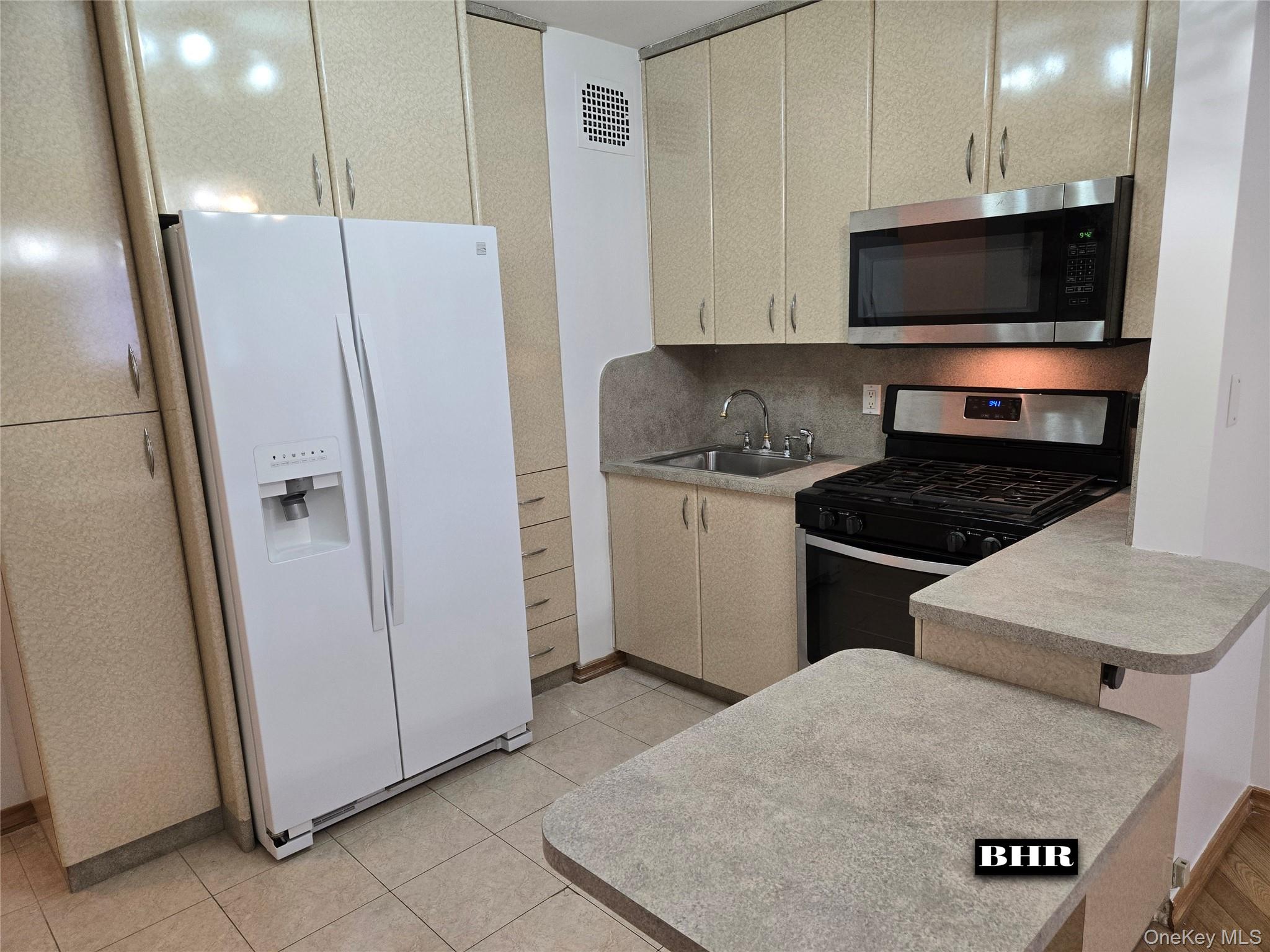 150 W End Avenue, Unit 3E photo 2