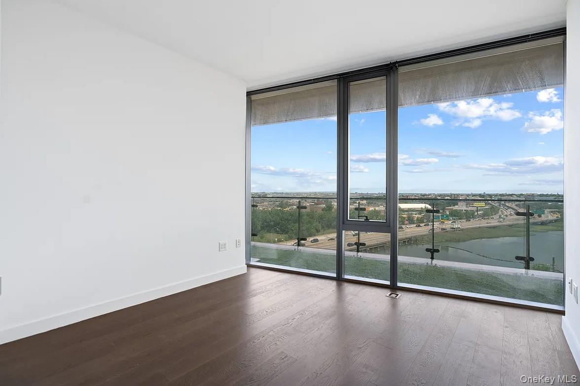 131-05 40 Road, Unit 16J photo 10
