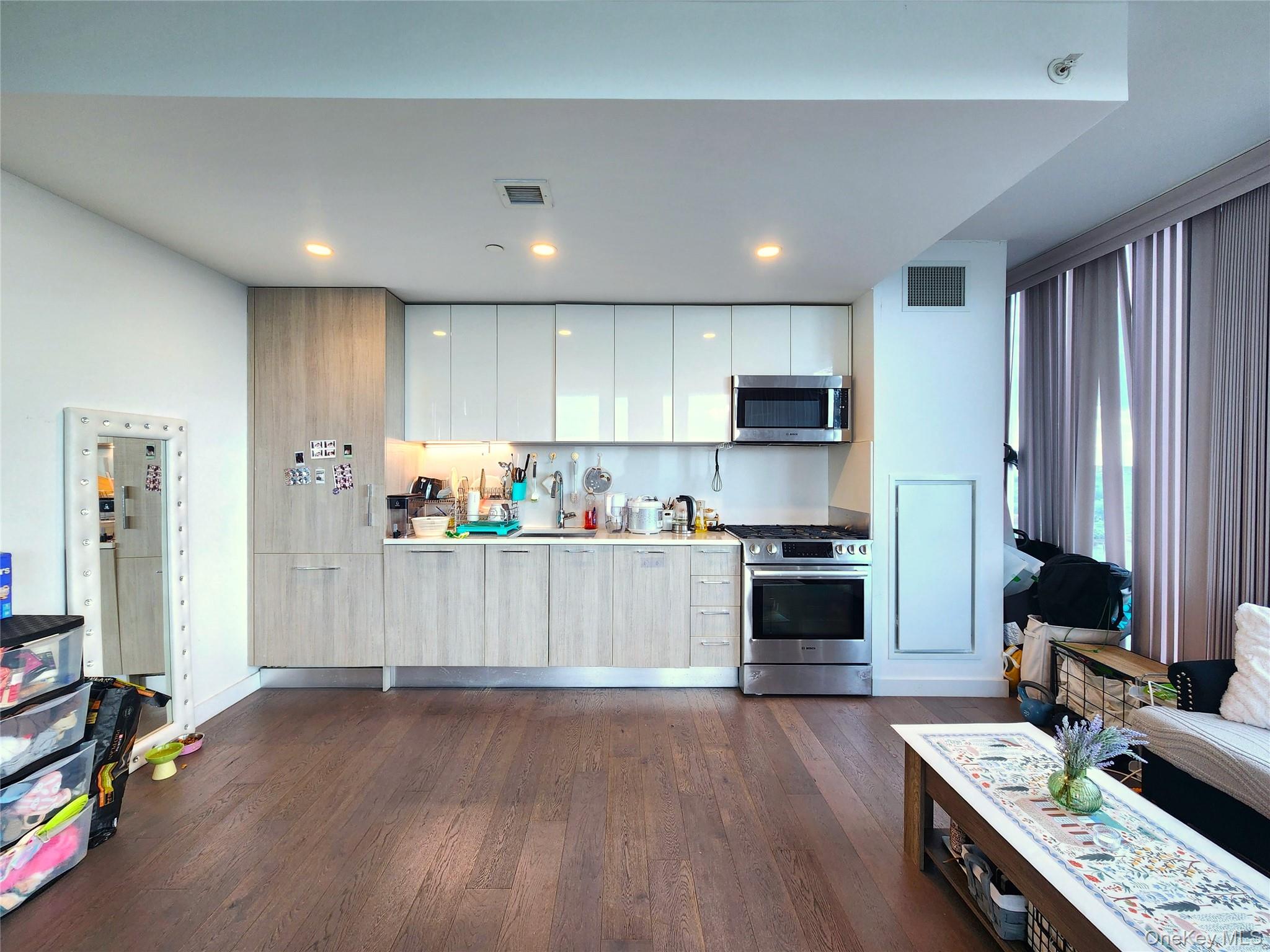 131-05 40 Road, Unit 16J photo 5