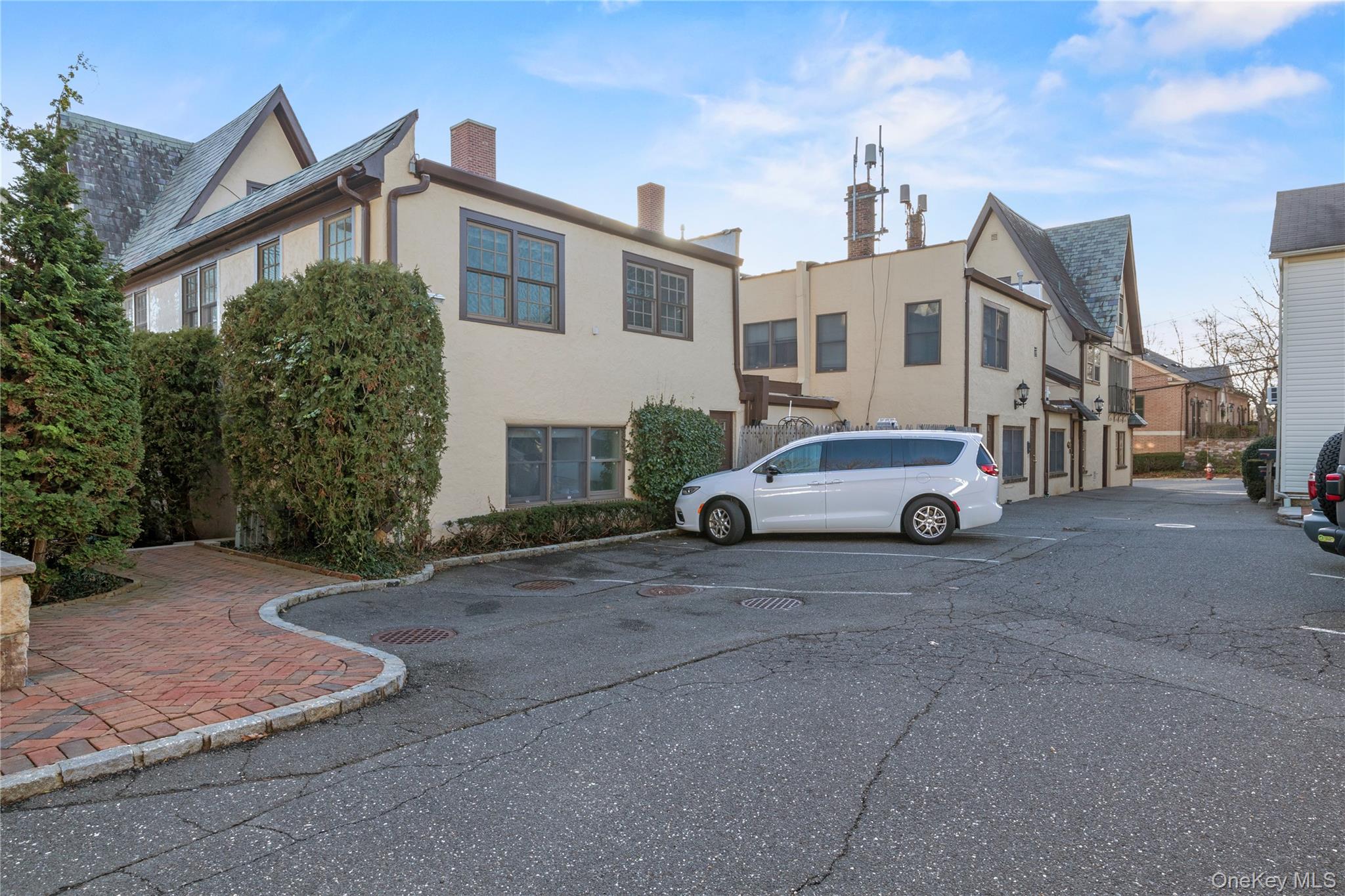 84-96 Forest Avenue – For Rent photo 3