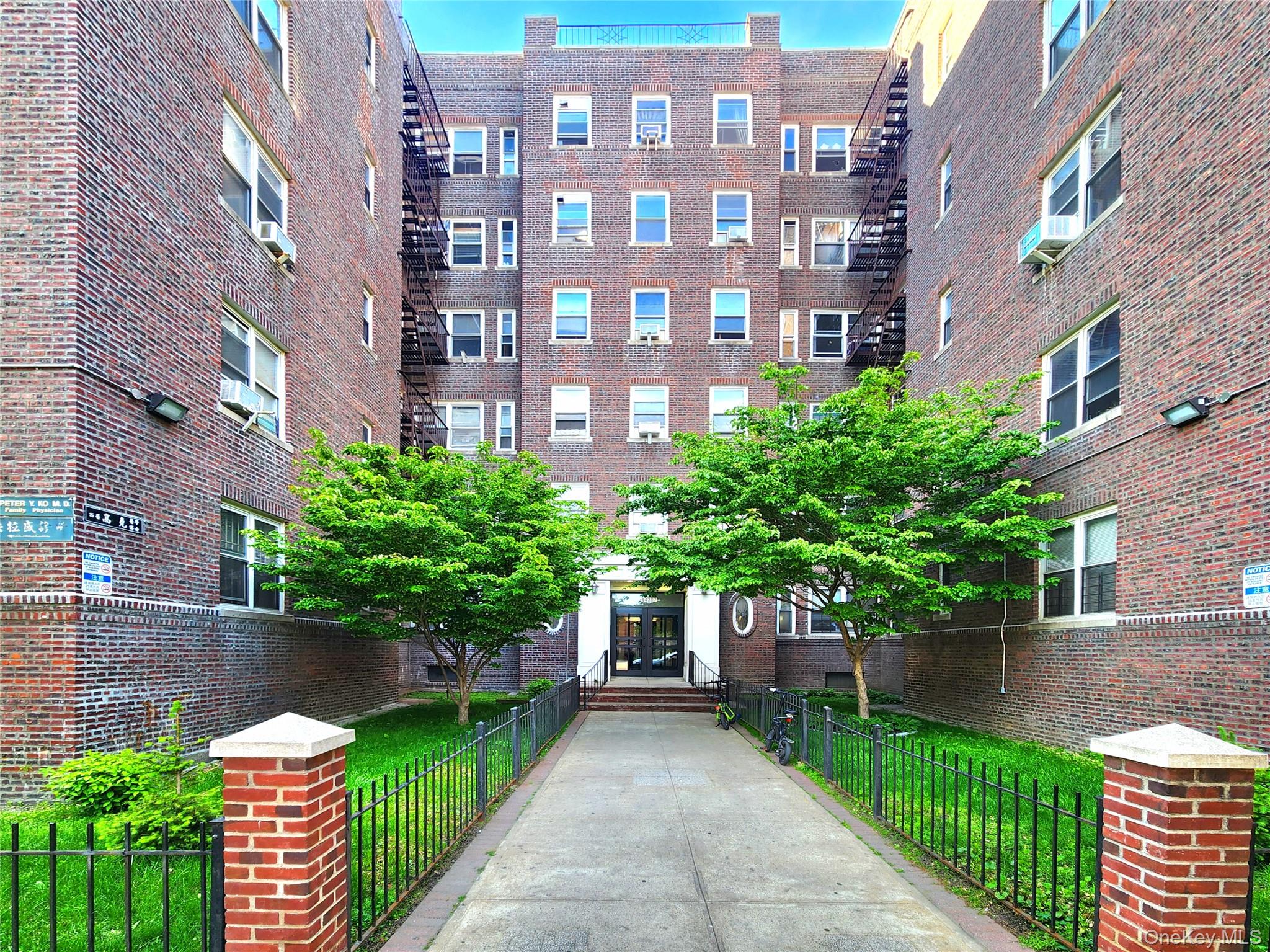 143-07 Sanford Avenue, Unit 1K