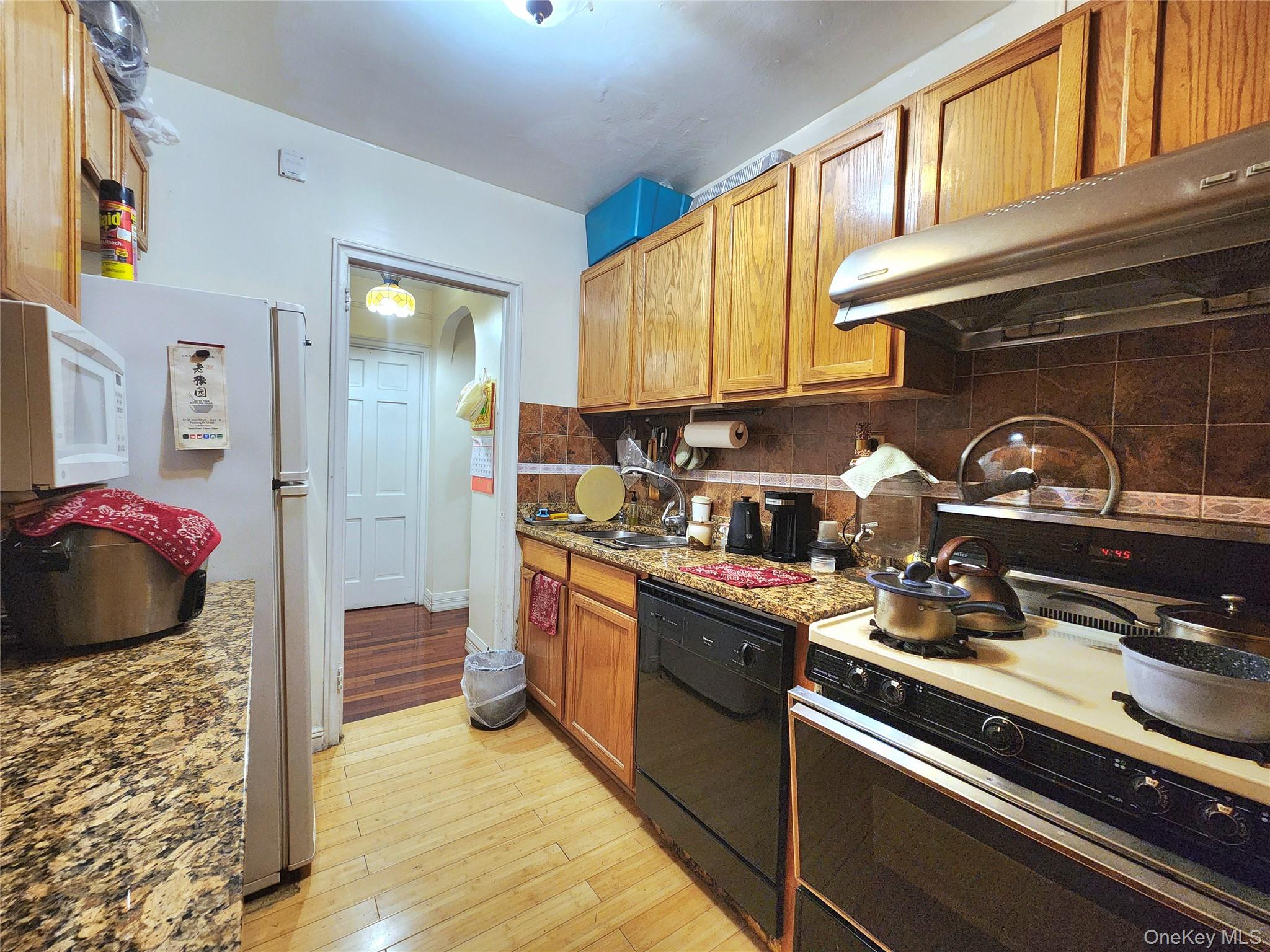 143-07 Sanford Avenue, Unit 1K photo 17