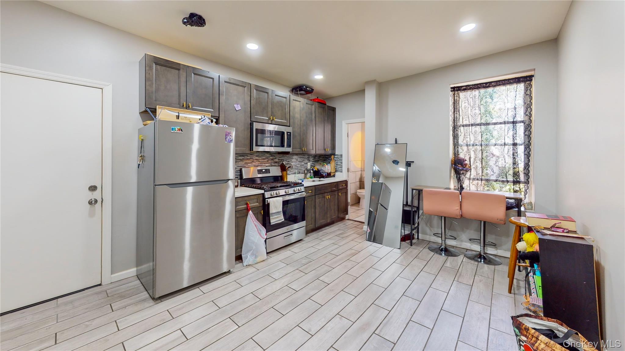660 Warwick Street – For Sale photo 4