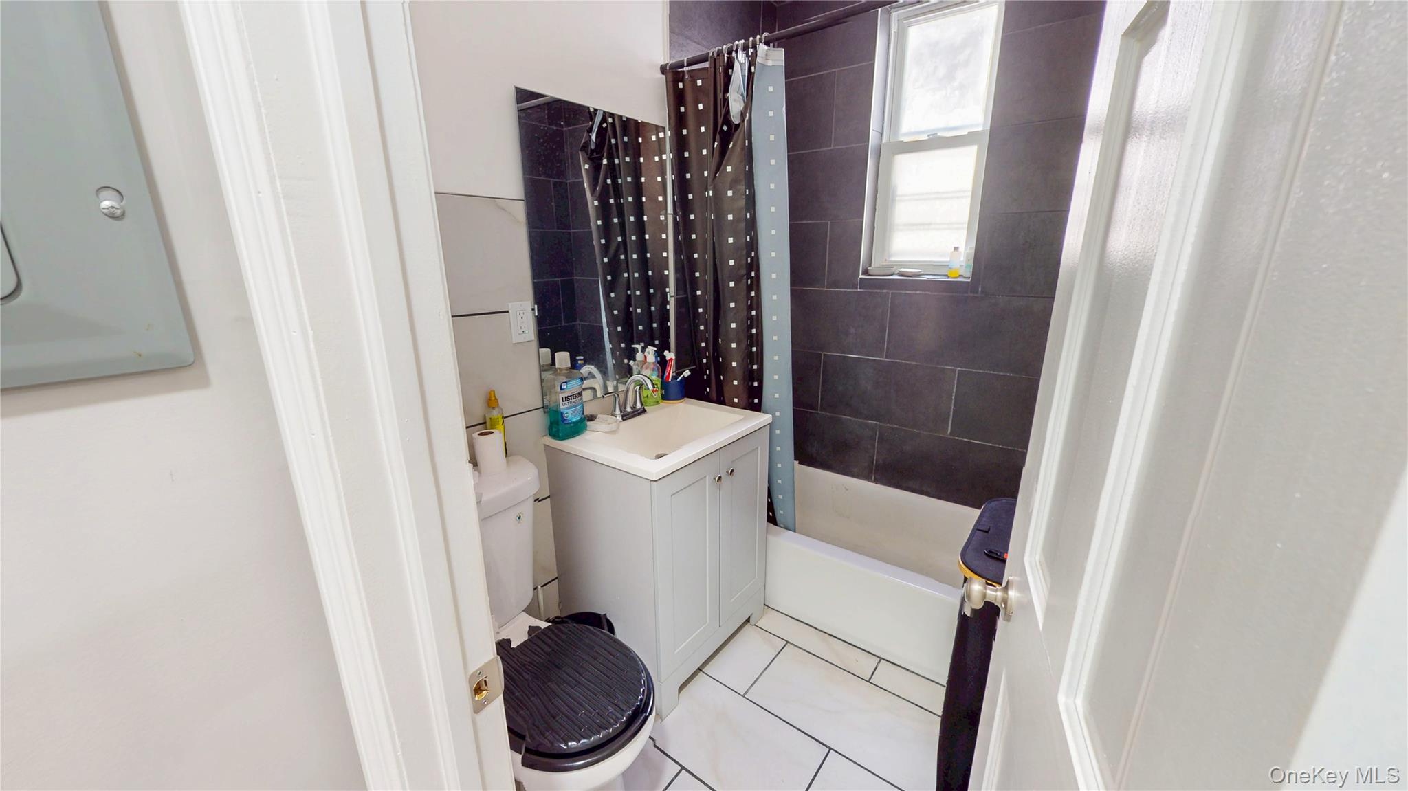 660 Warwick Street – For Sale photo 9