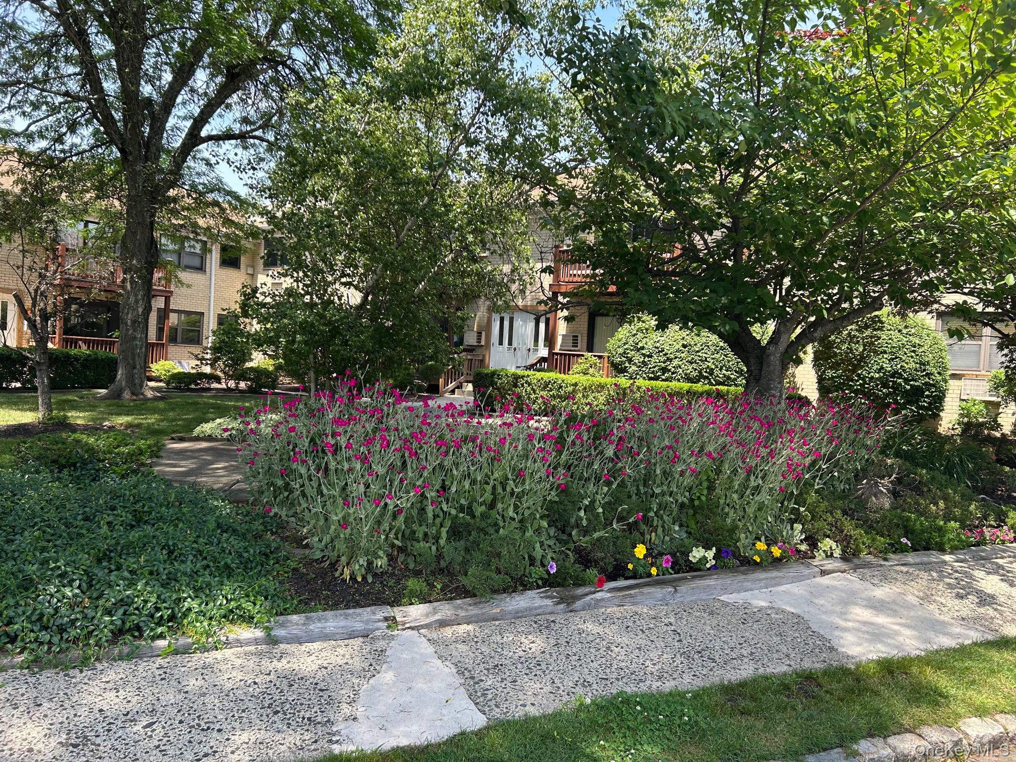284 Sneden Place W, Unit 284 photo 38