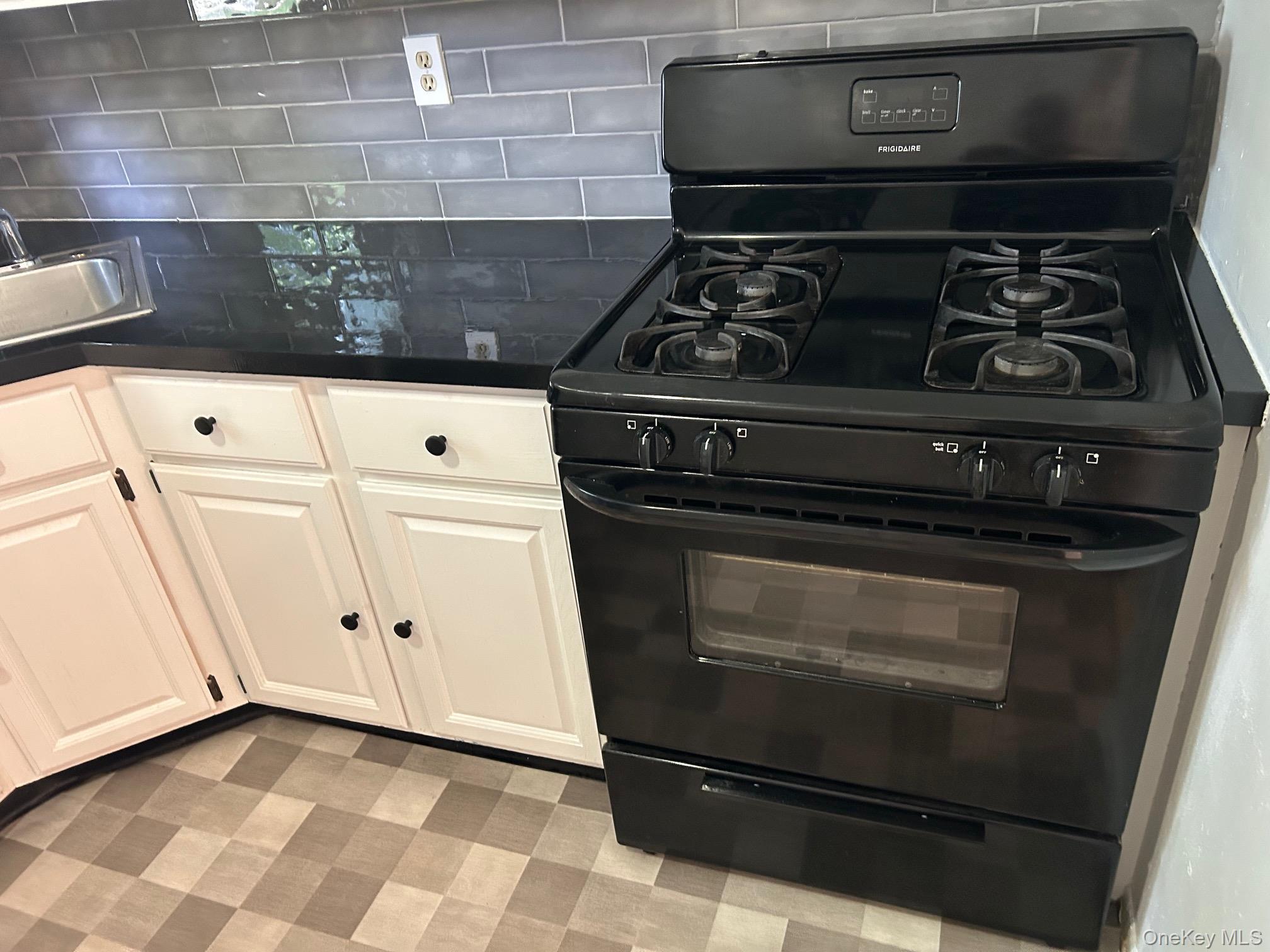 284 Sneden Place W, Unit 284 photo 7