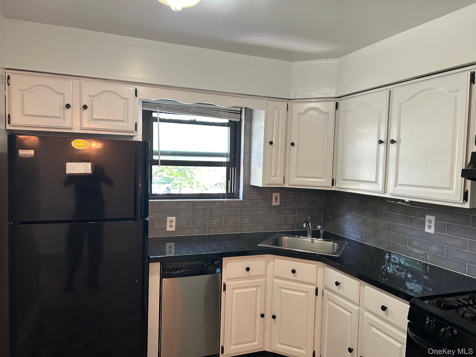 284 Sneden Place W, Unit 284 photo 5