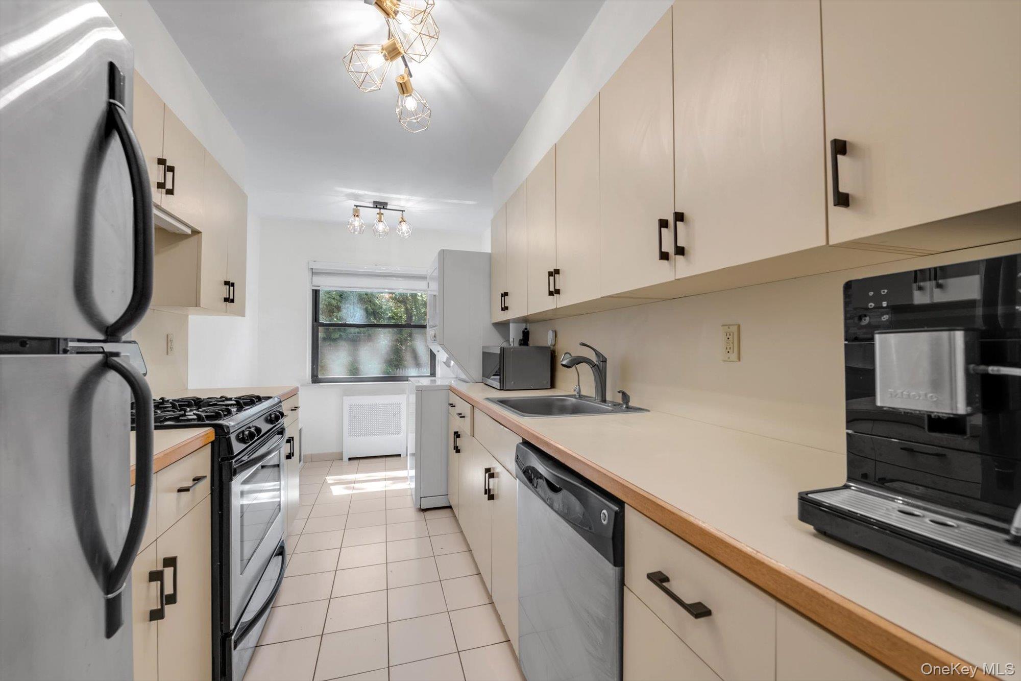 1203 E Broadway, Unit G13 photo 6