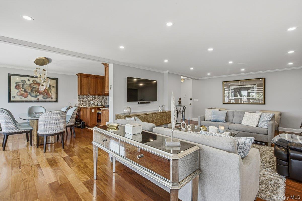 166-25 Powells Cove Boulevard, Unit 4M photo 3