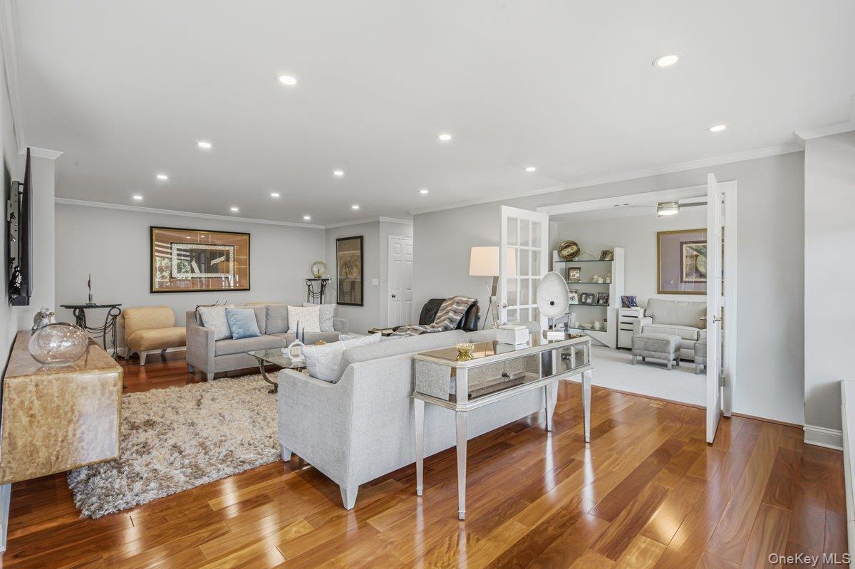 166-25 Powells Cove Boulevard, Unit 4M photo 4