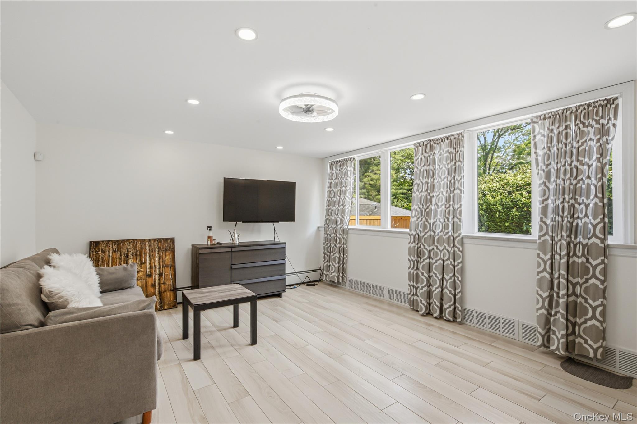 186 N Stratford – For Sale photo 13