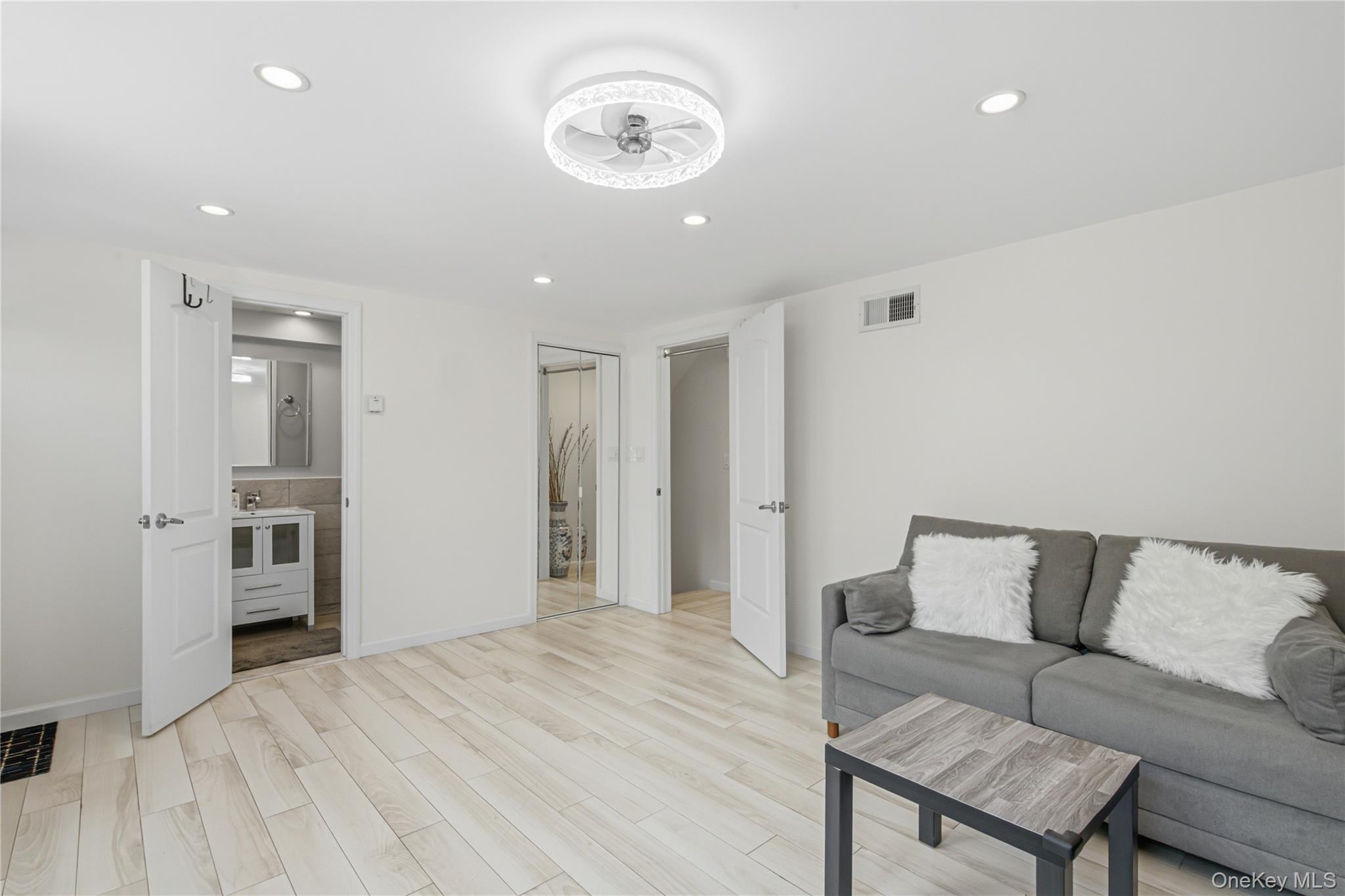 186 N Stratford – For Sale photo 14
