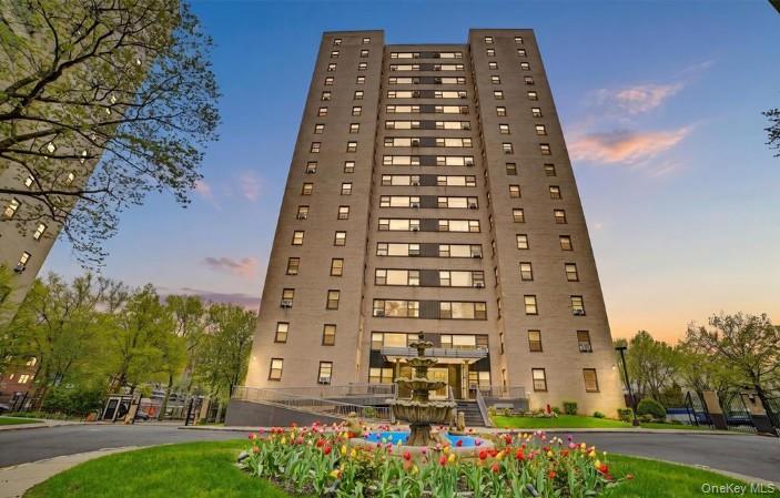 1 Fordham Hill Oval, Unit 2E photo 4