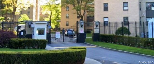 1 Fordham Hill Oval, Unit 2E photo 2