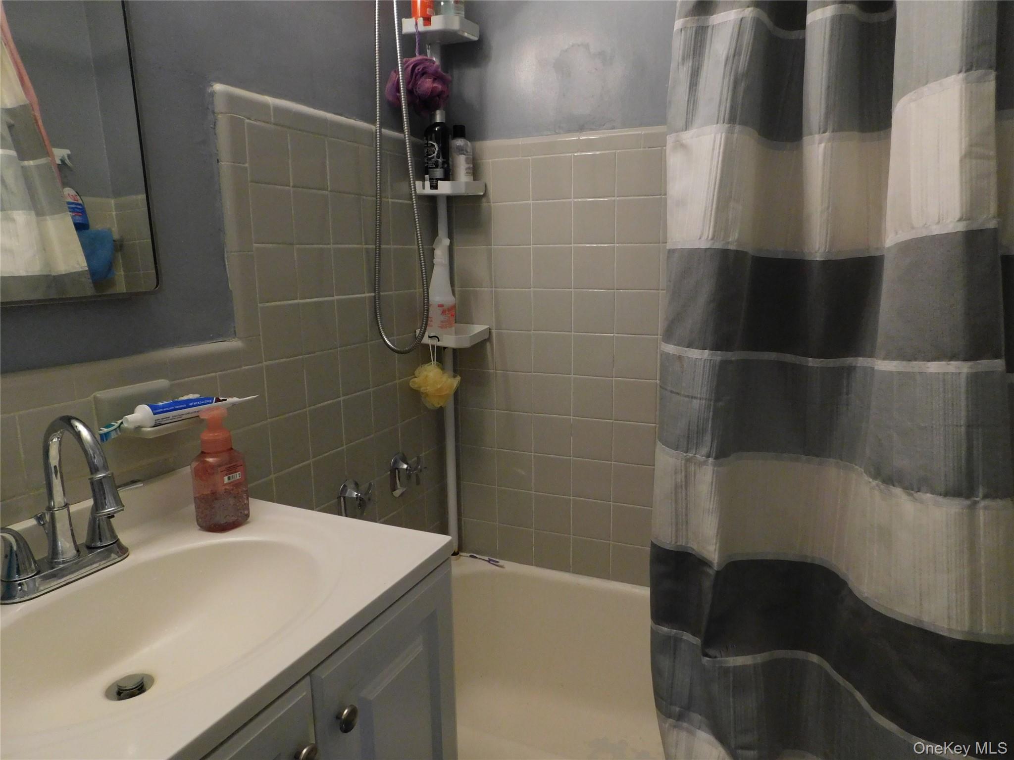 1 Fordham Hill Oval, Unit 2E photo 7