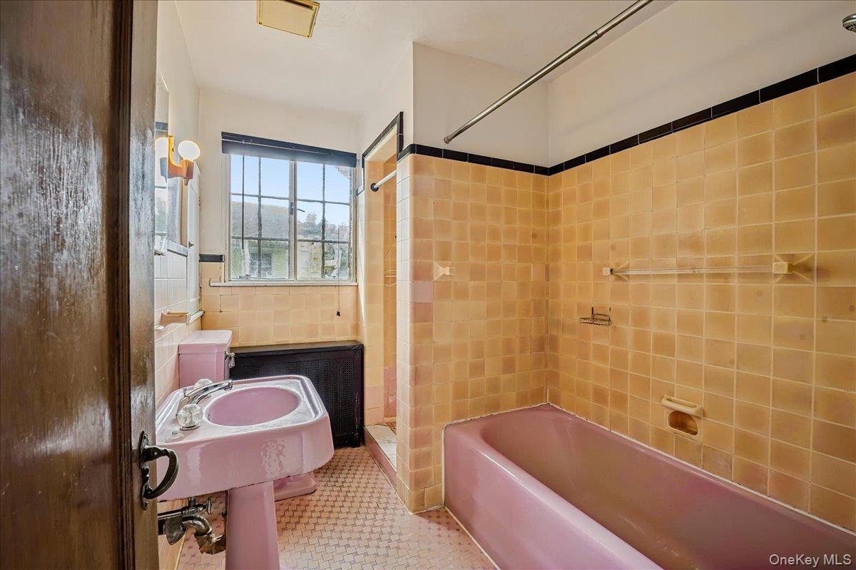 43 Pinecrest Parkway – For Sale photo 18