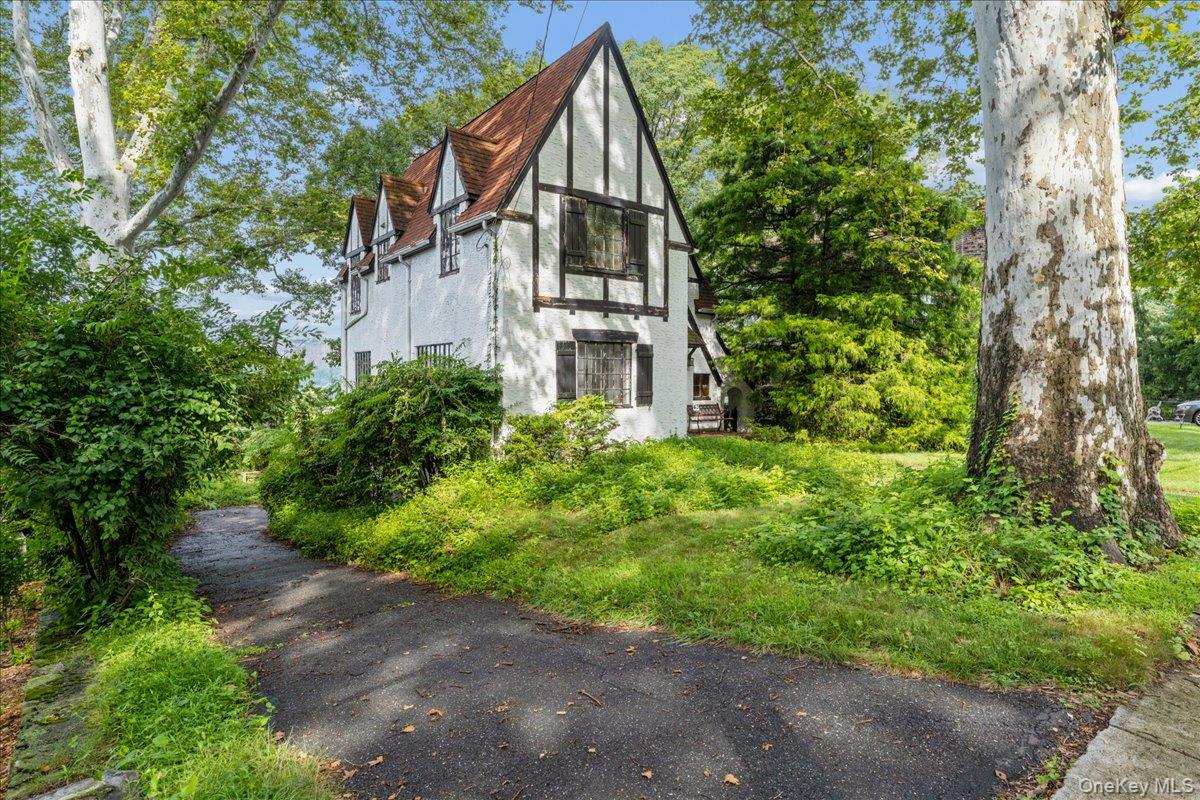 43 Pinecrest Parkway – For Sale