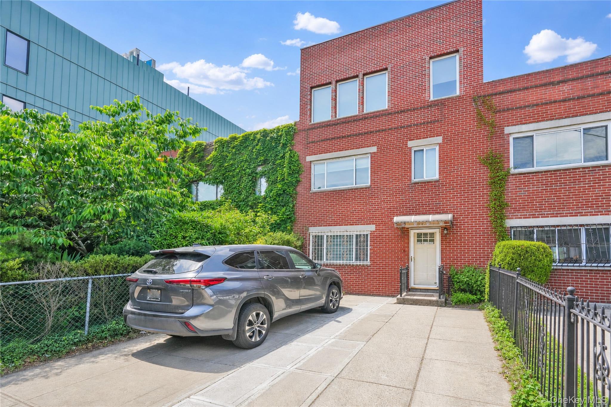 925 Hart Street – For Sale
