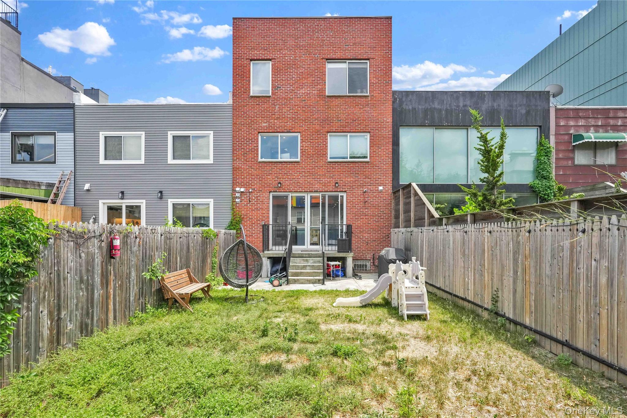 925 Hart Street – For Sale photo 27