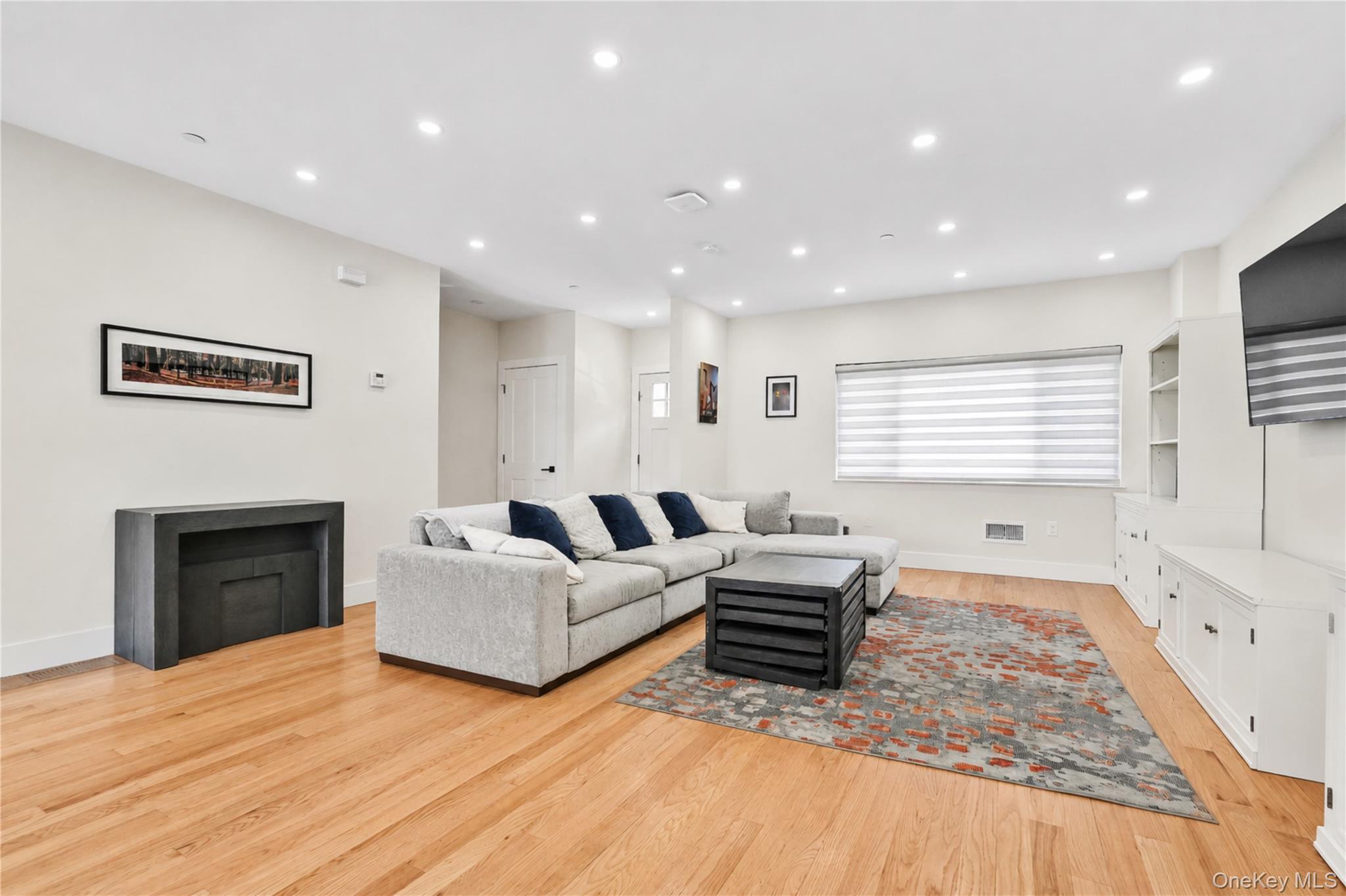 925 Hart Street – For Sale photo 4