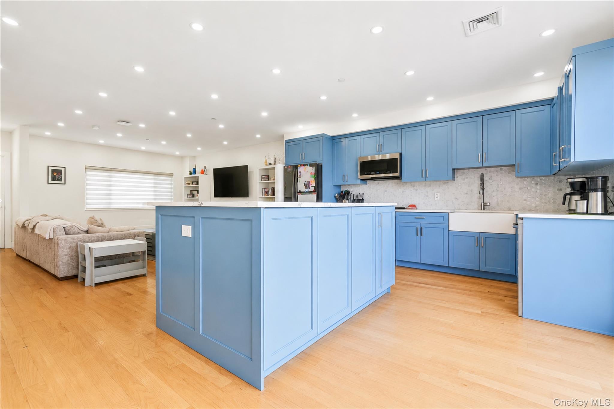 925 Hart Street – For Sale photo 17