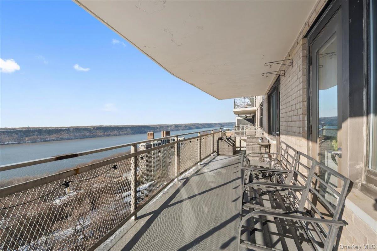 3671 Hudson Manor Terrace, Unit 14L photo 7