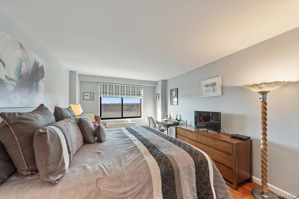 3671 Hudson Manor Terrace, Unit 14L photo 17