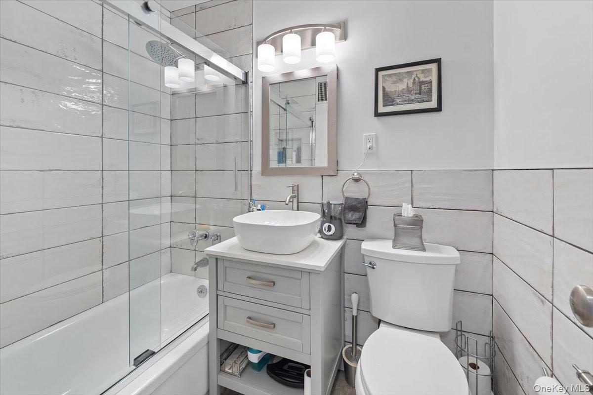 3671 Hudson Manor Terrace, Unit 14L photo 8