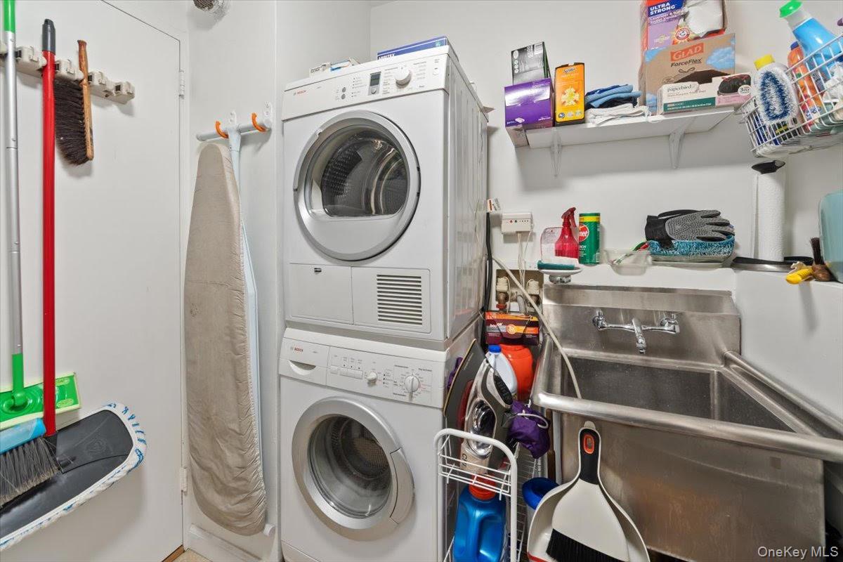 3671 Hudson Manor Terrace, Unit 14L photo 9