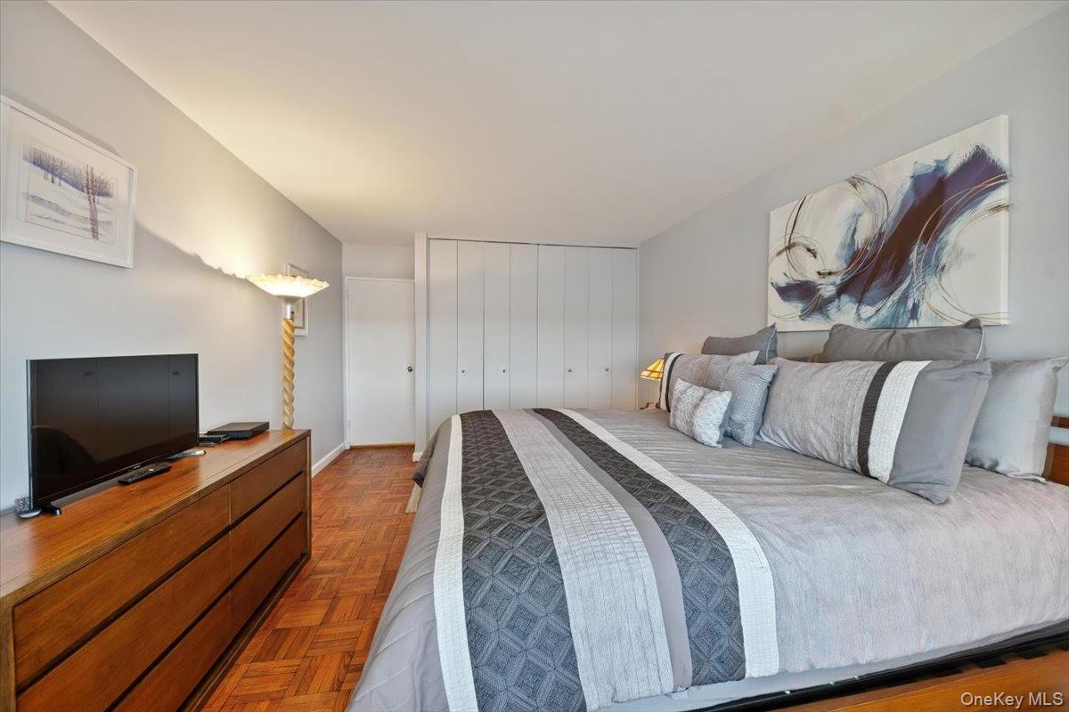 3671 Hudson Manor Terrace, Unit 14L photo 18