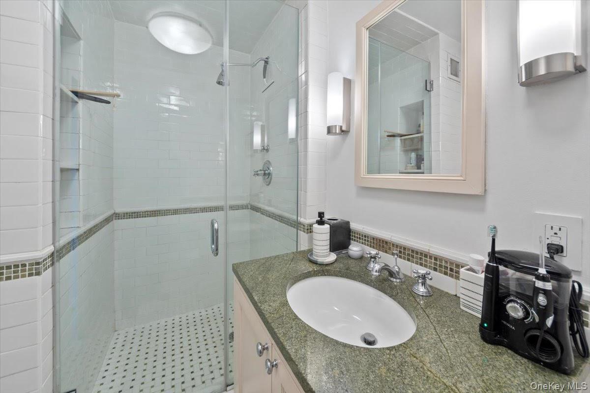 3671 Hudson Manor Terrace, Unit 14L photo 22
