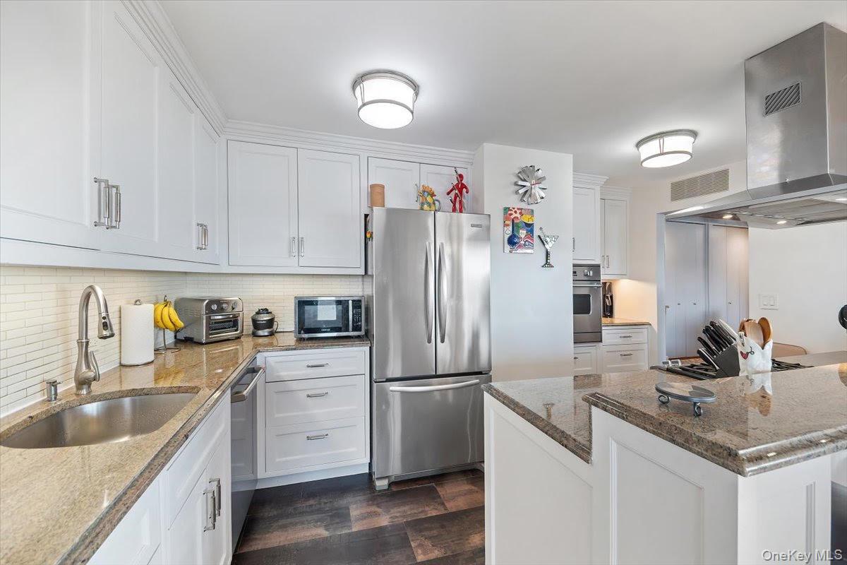 3671 Hudson Manor Terrace, Unit 14L photo 20
