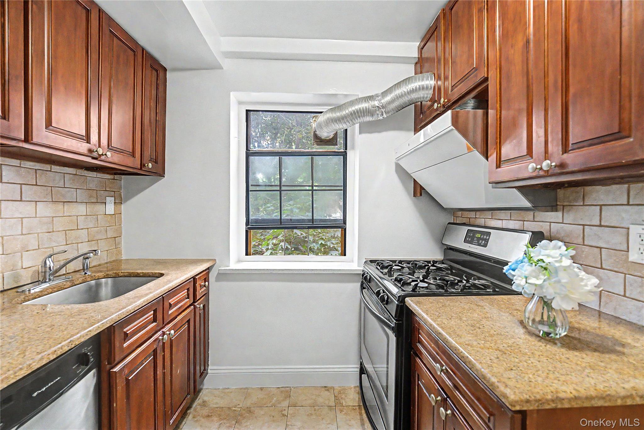 144-36 78th Avenue, Unit 2D photo 6