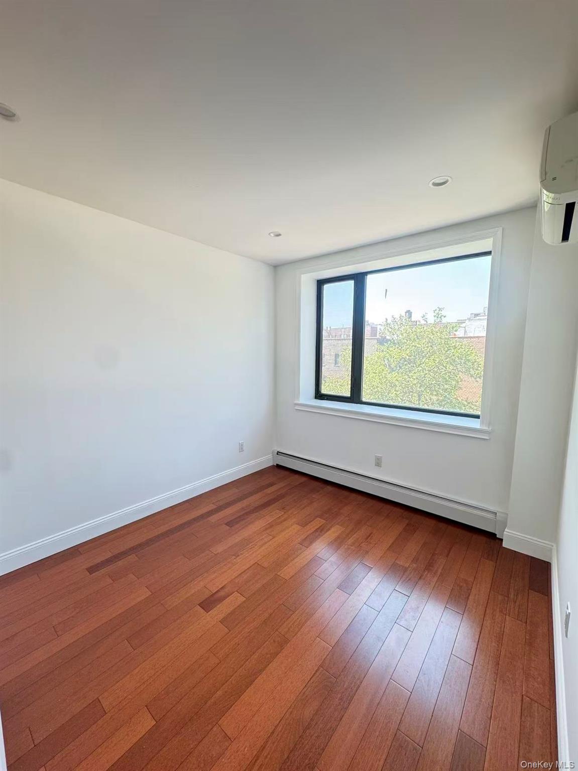 14456 Roosevelt Avenue, Unit 5A photo 5