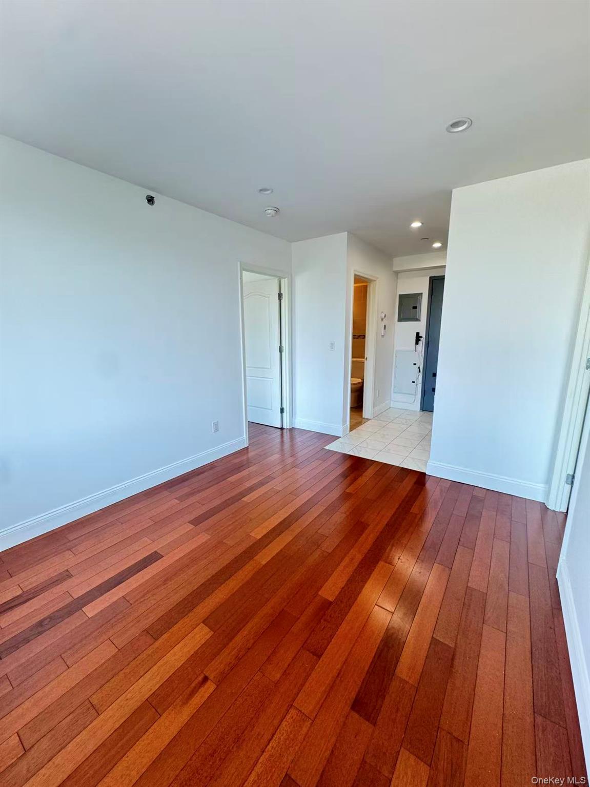 14456 Roosevelt Avenue, Unit 5A photo 2