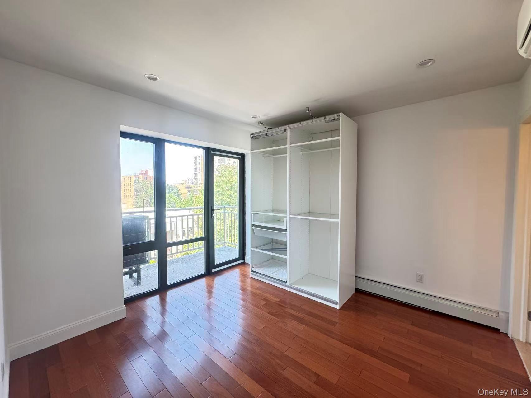 14456 Roosevelt Avenue, Unit 5A photo 4
