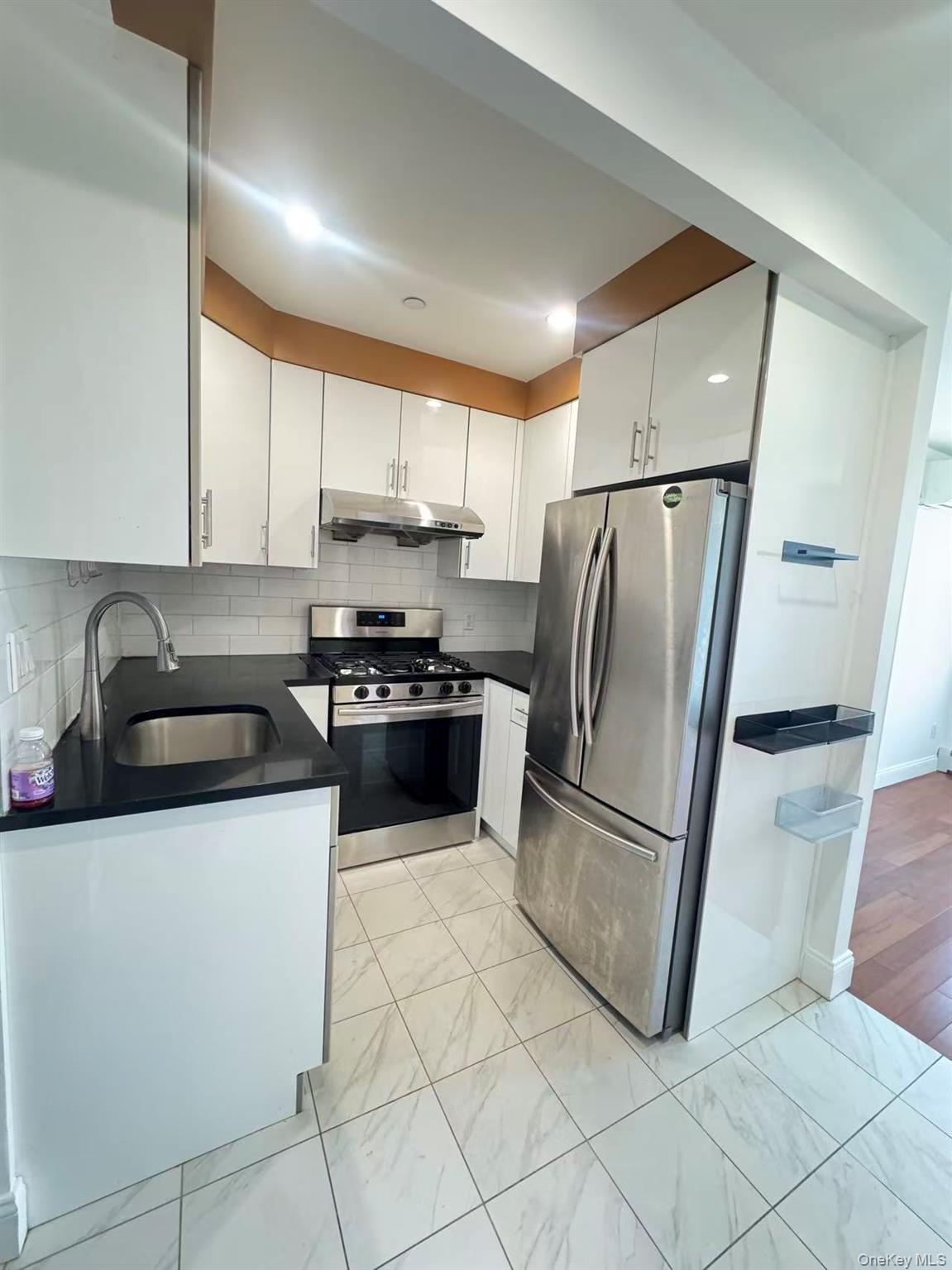 14456 Roosevelt Avenue, Unit 5A photo 3