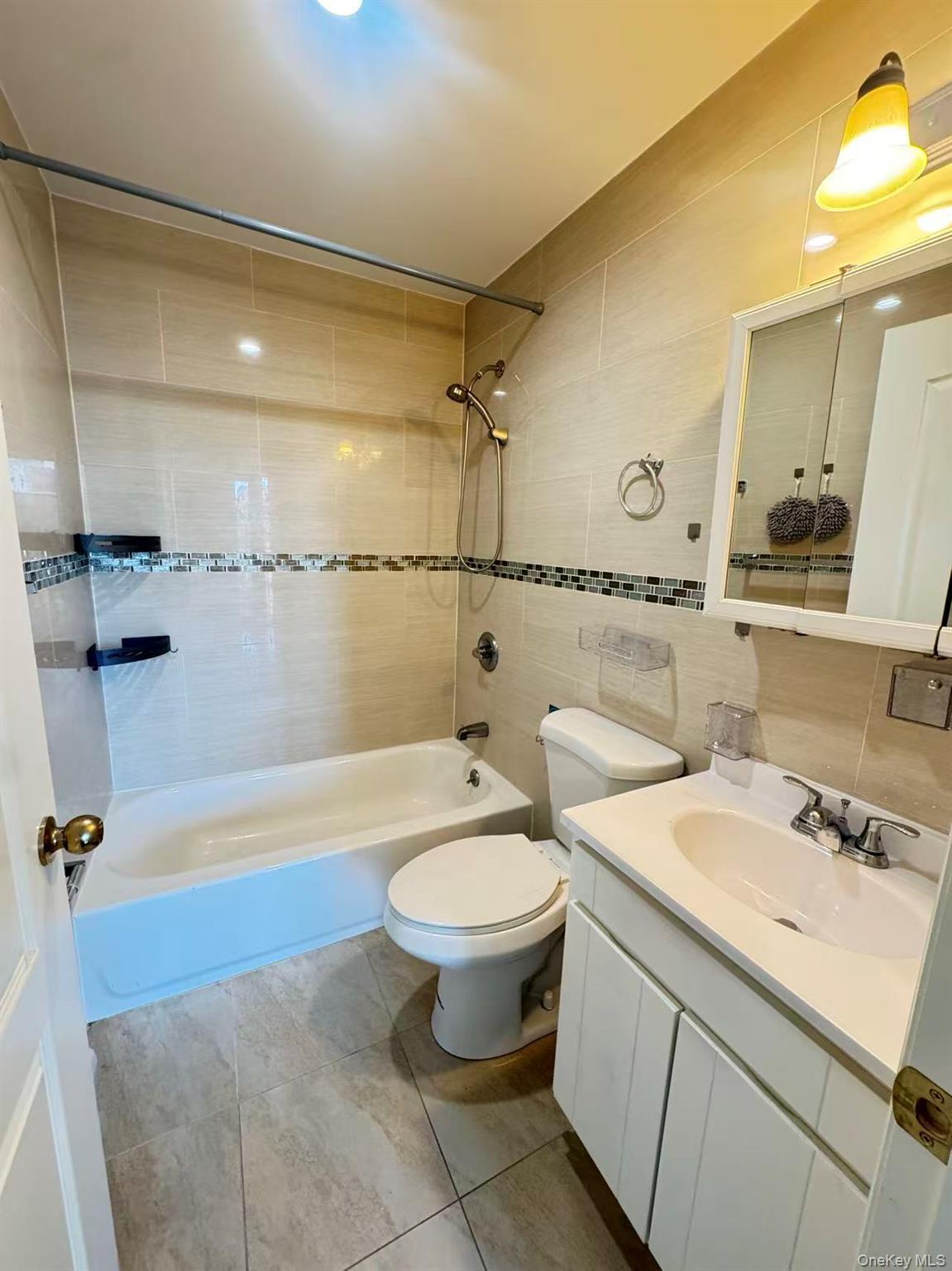 14456 Roosevelt Avenue, Unit 5A photo 7