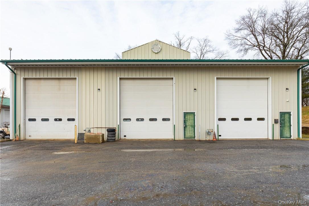 72 Airport Drive – For Rent photo 4